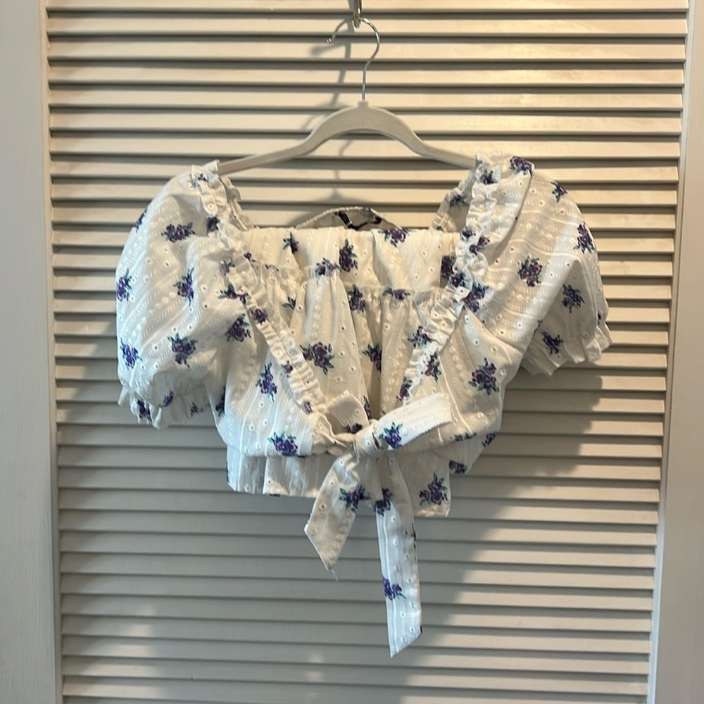 Simplee Floral White and Purple top and skirt set